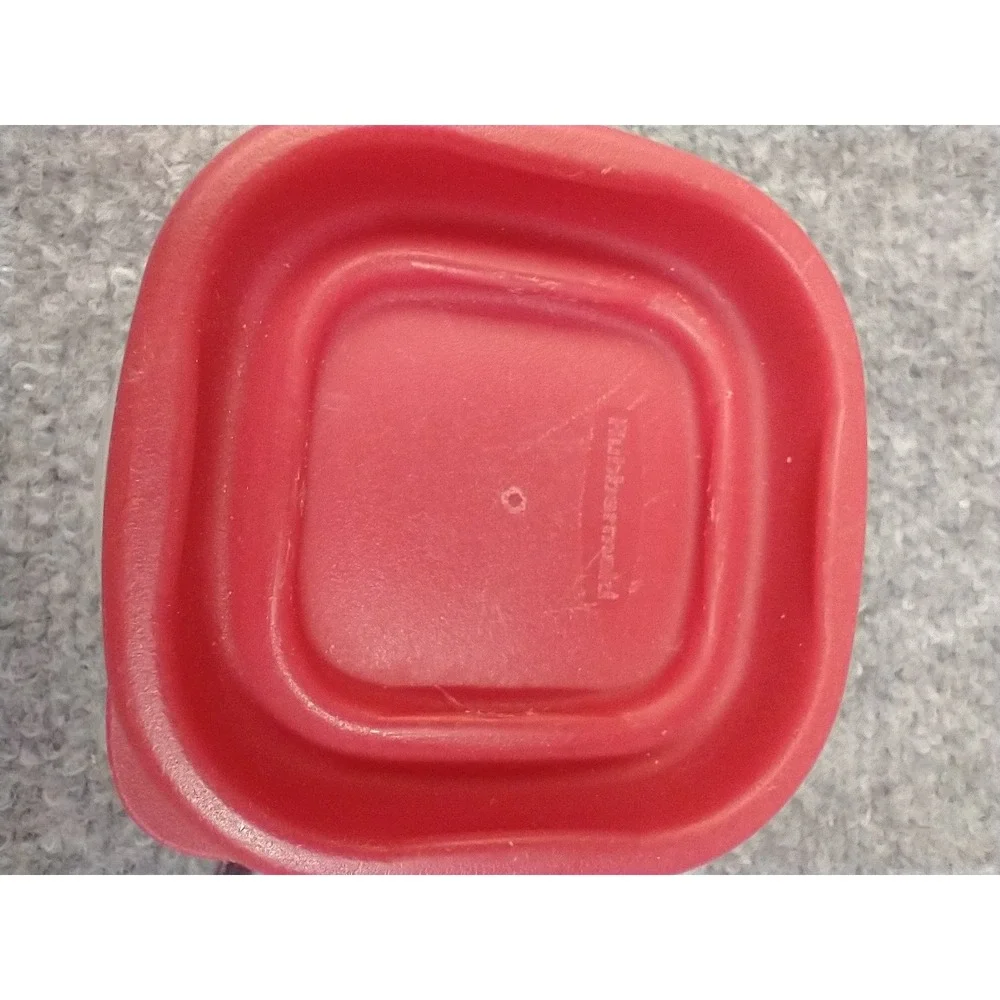 Rubbermaid Easy Find 4oz Small Food Storage Container with Red and Purple Lids‎